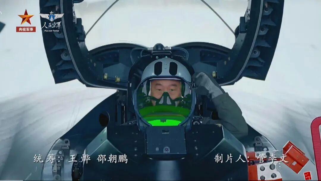 2月16日，央视军事网站发布了歼一20隐身五代机、歼一35A隐身五代机飞行员训练