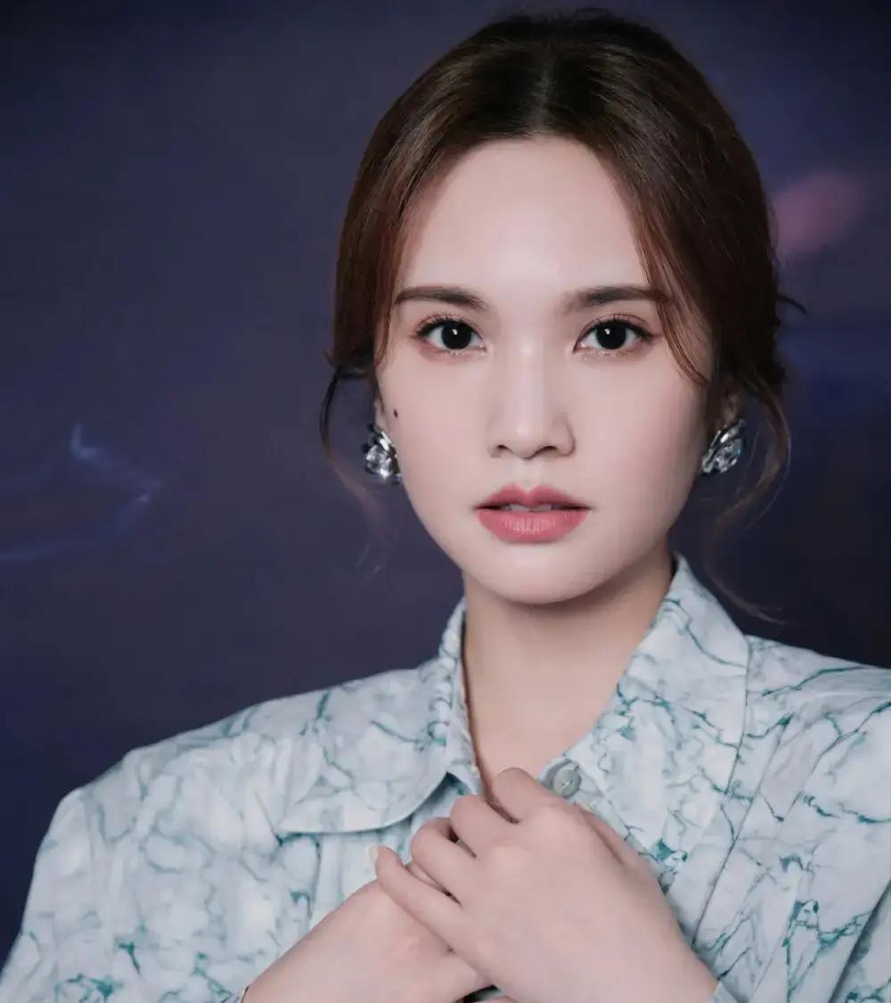 杨丞琳定居北京直呼“太省心”：健身美甲全上门，不出门搞定日常！最近杨丞琳在节目