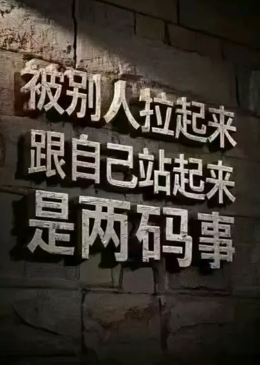 四十年代，县里有个地主，他原本是长工出身。那地主把土地“转让”给了他，然后携带家