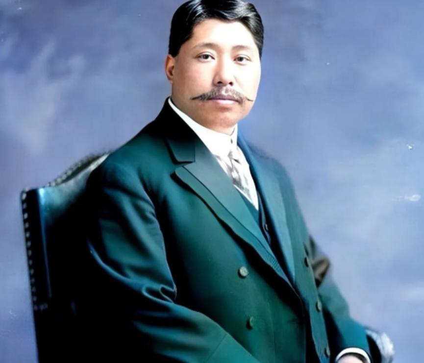 当年的黄兴，是真狠啊！你想想，长沙城一半都是他家的，收租都要跑两天马。结果呢？全