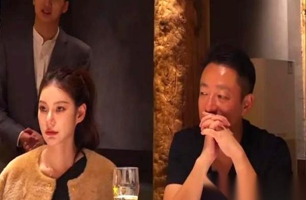 我以前也觉得汪小菲就是个恋爱脑，一天到晚围着那点破事儿转。直到他请馆长吃饭，还