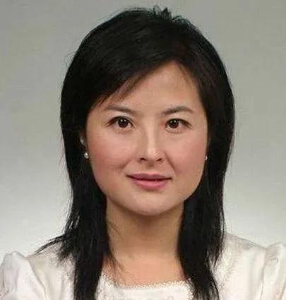 2015年，央视知名主持人张泉灵突然辞职。几天后，她飞到上海，见了一个年轻创业者