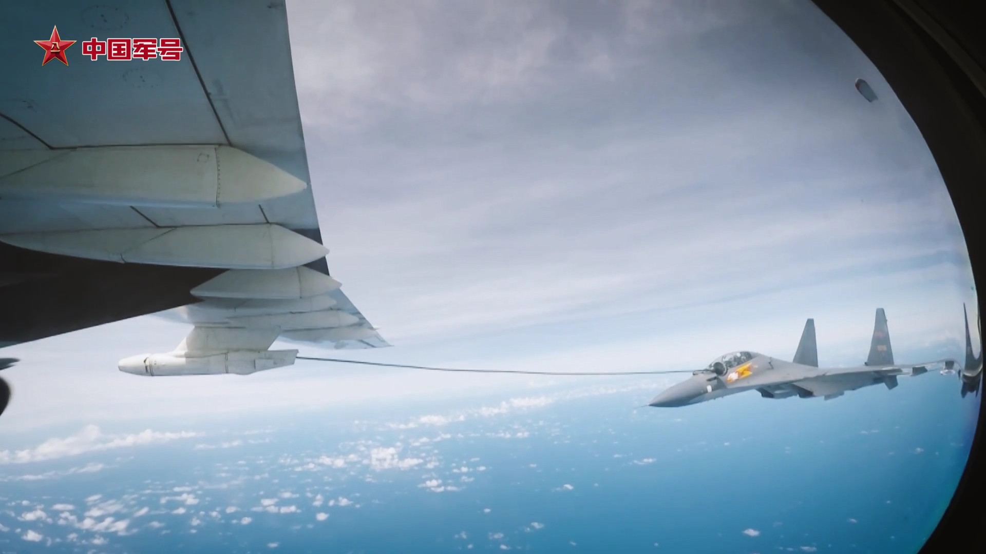 嚯，重温伊尔-78为苏-30MKK加油图2是运油-20A为苏-30MKK加油烽火