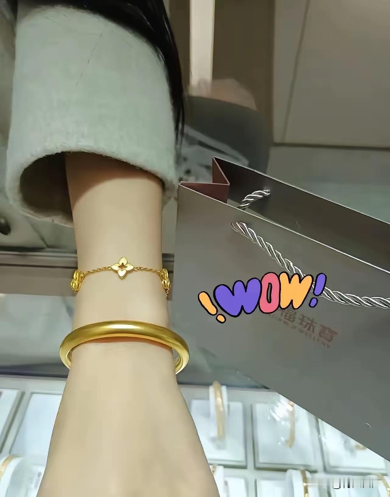 看武汉的新闻了吗？赶紧把脖子上的、手上的金链子摘了吧，听我的，真不是开玩笑。现在