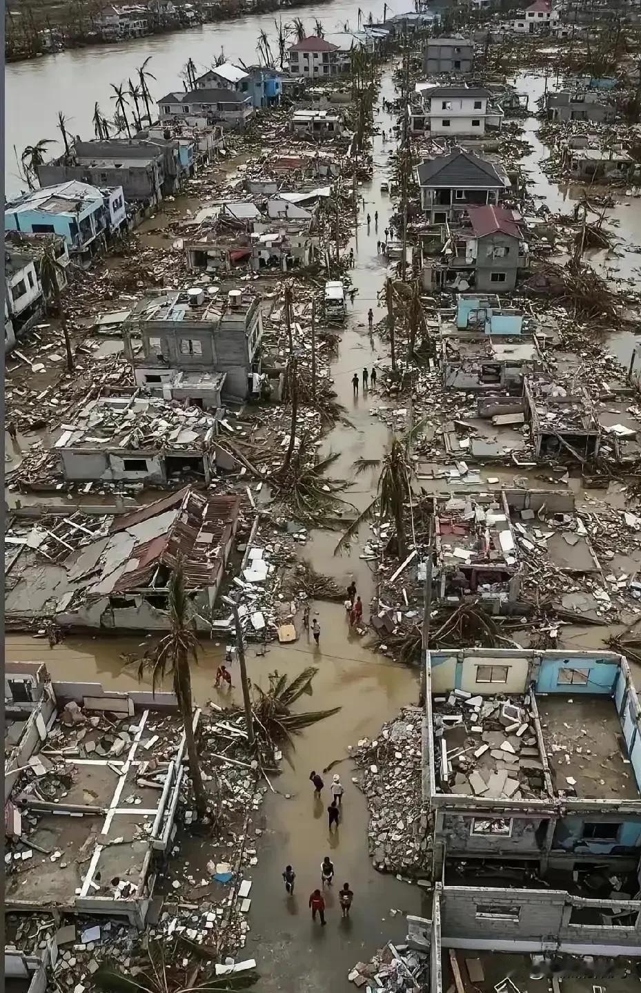 台风过后，家园被泡在水里菲律宾所谓的朋友没等到，“对手”却先来了美国和日