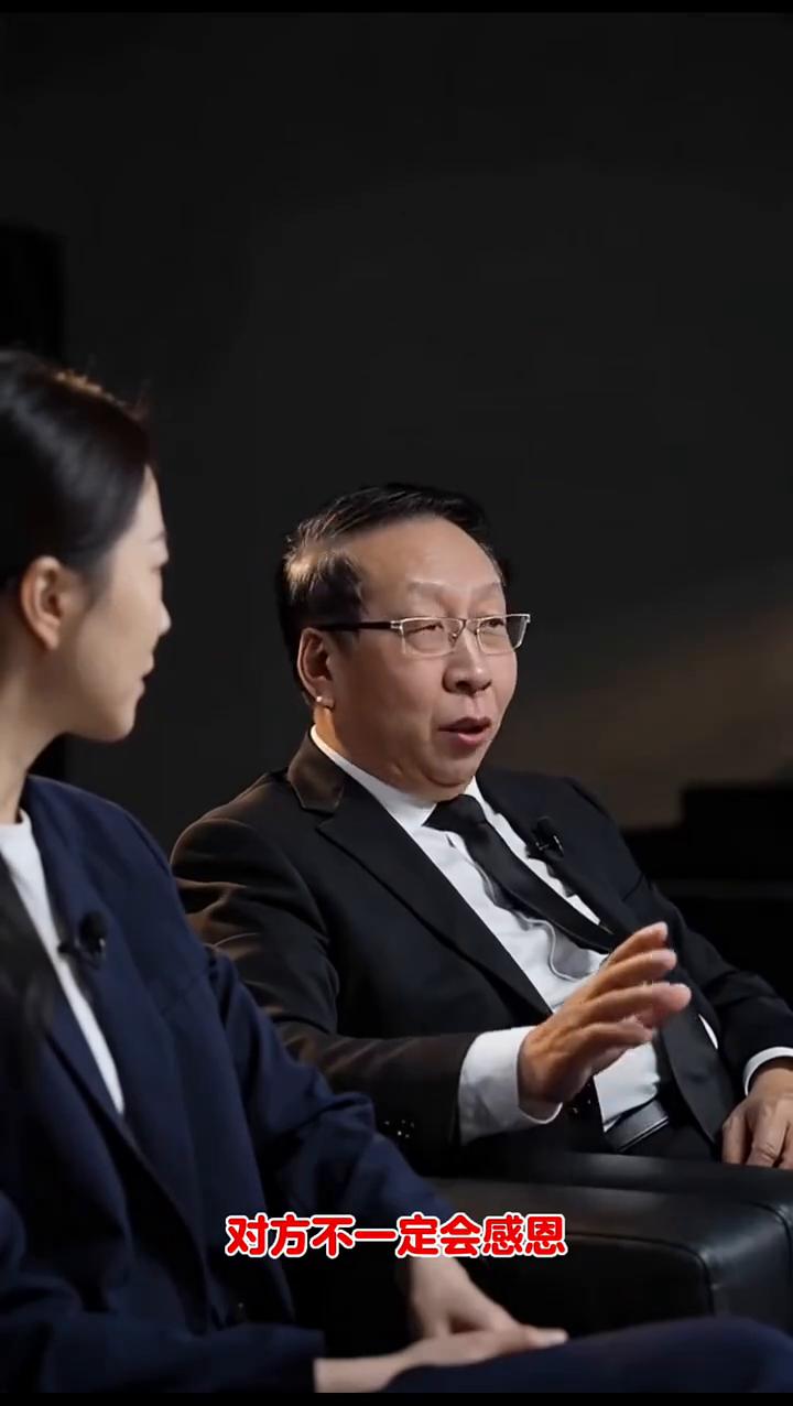 对一个人太好，对方不一定会感恩，更可能的结局是你把他喂饱了，他开始嫌你盛饭的碗不
