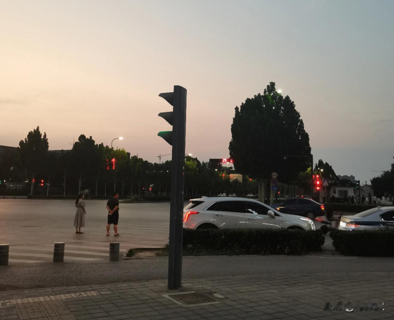 我都真的有点怀疑人生了，没有工作的时候想去上班，上班了又想回去带孩子，感觉