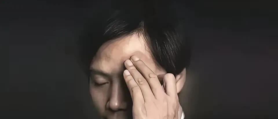 雷军现在怕是睡不着了。他怎么也没料到，才公布四月交付量破两万八，