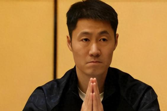 澳门世界杯抽签炸裂，国乒男队5人4个下下签，王楚钦压力巨大。外行人只看到抽签