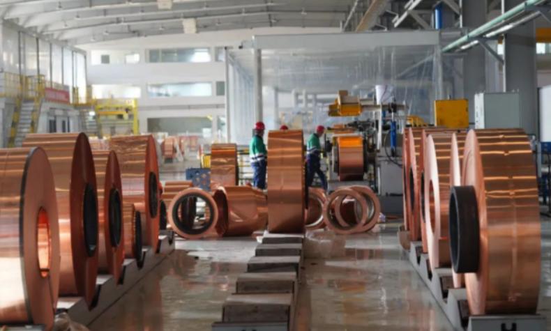 美国这次蒙了，最近美国大量囤积了铜，把铜价炒上天去了，可美国万万没料到，中国根本