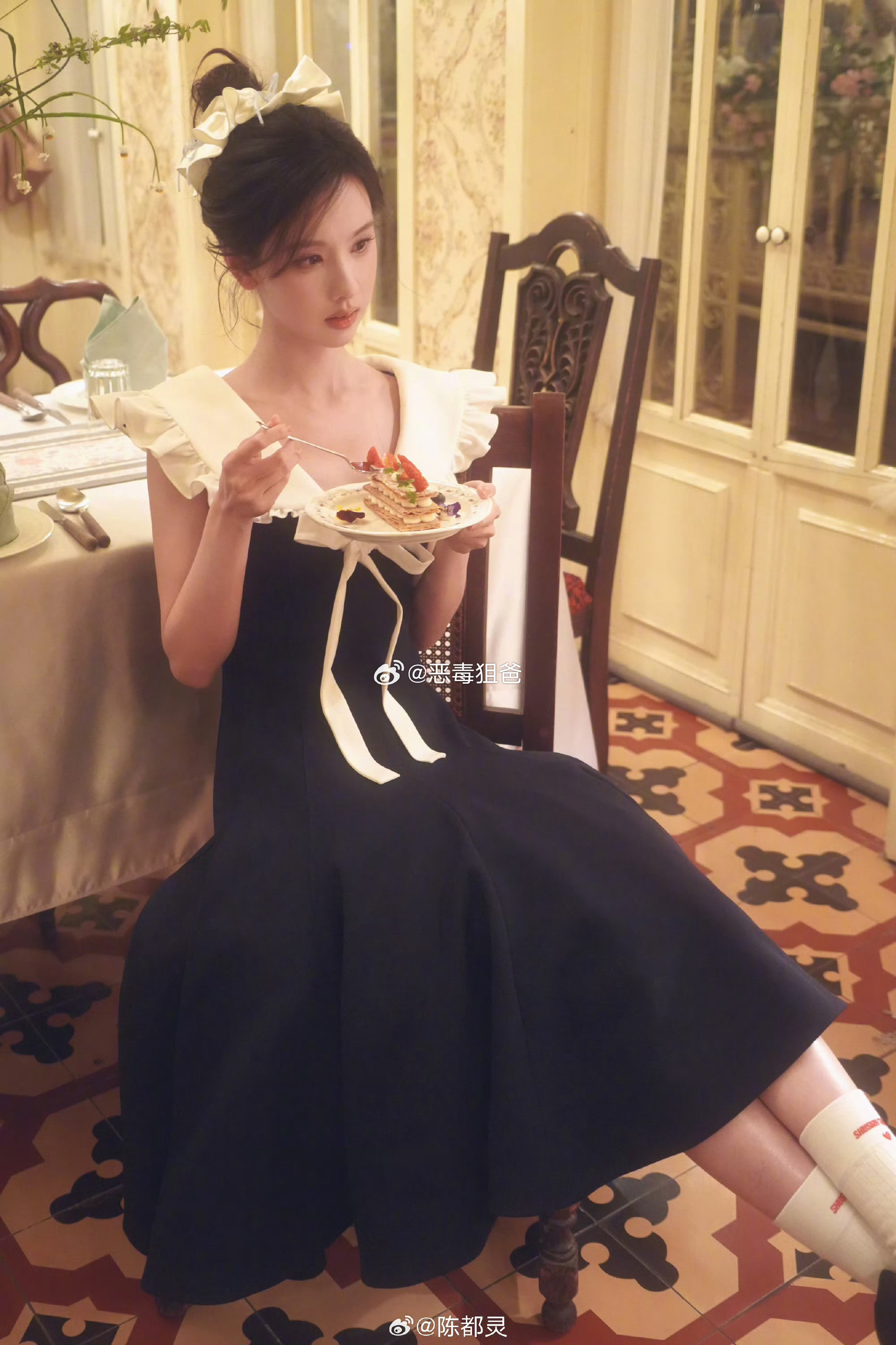 发现陈都灵是娃娃的证据➕1这个滤镜妆造很有公爵家千金的感觉