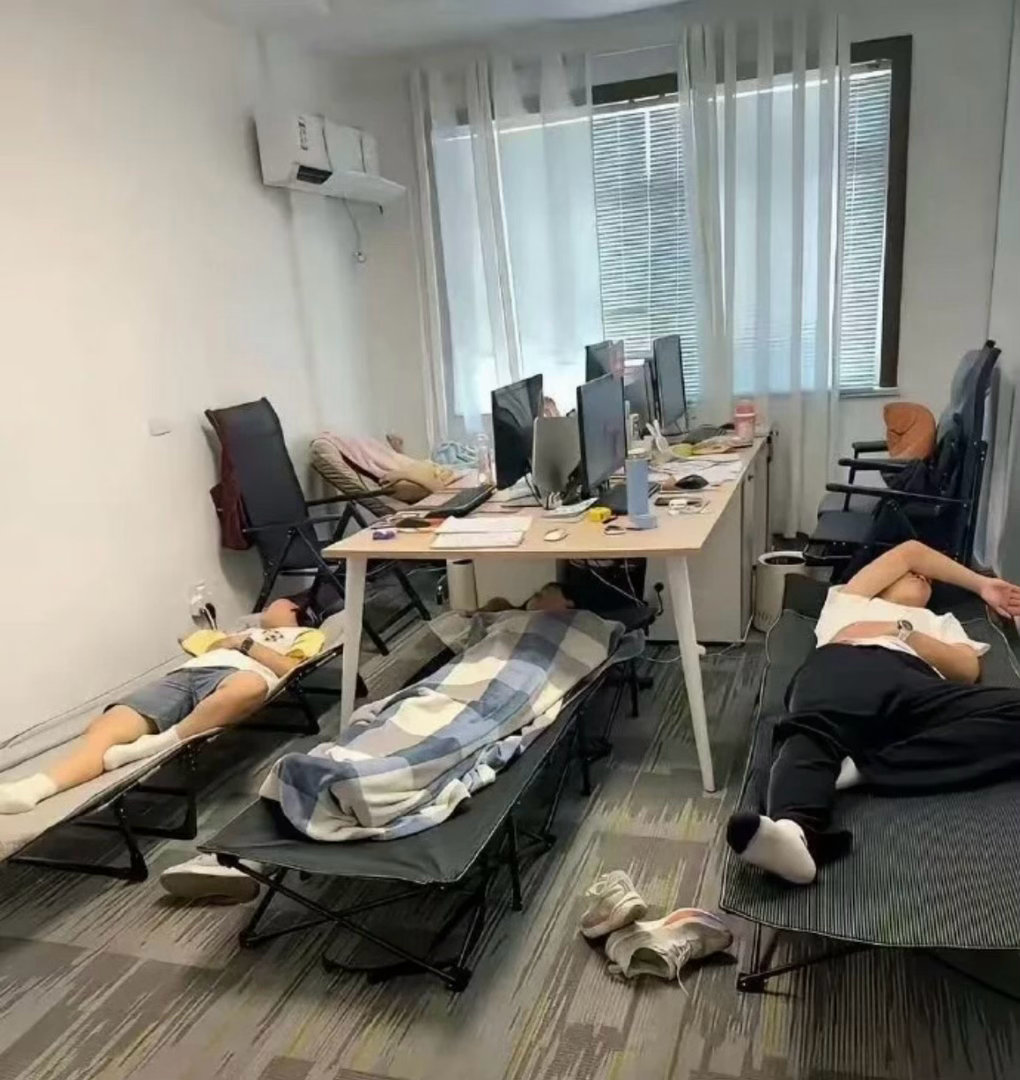 男女同一个办公室午休不尴尬吗？