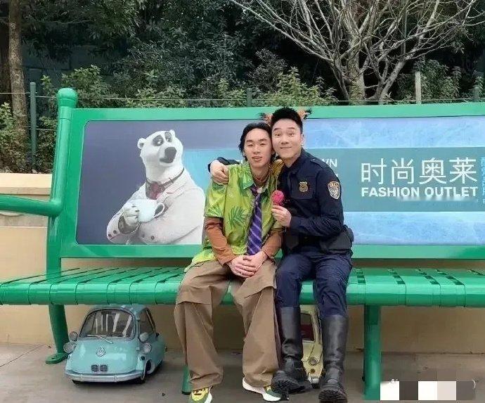 林依轮与儿子合照，看着不像父子，这分明就是哥俩个……​​​​