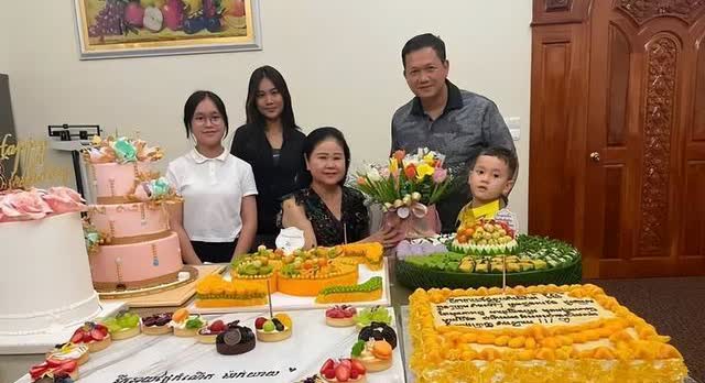 柬埔寨穷苦的百姓在泥水中讨生活，首相之子洪玛奈与其妻碧占莫妮，却出入穿金戴银，镜