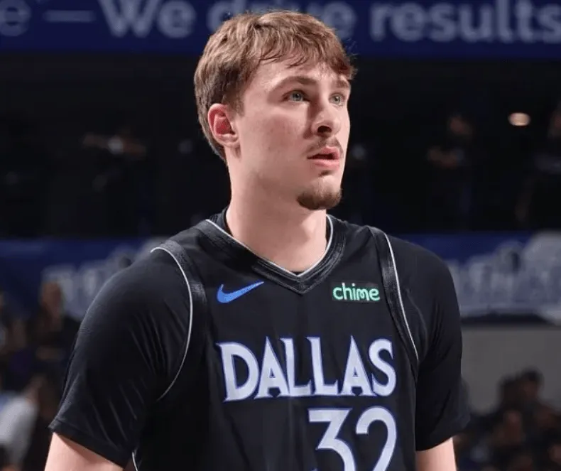 前NBA球员布莱恩-斯卡拉布莱恩表示，库珀-弗拉格已经锁定年度最佳新秀。“库