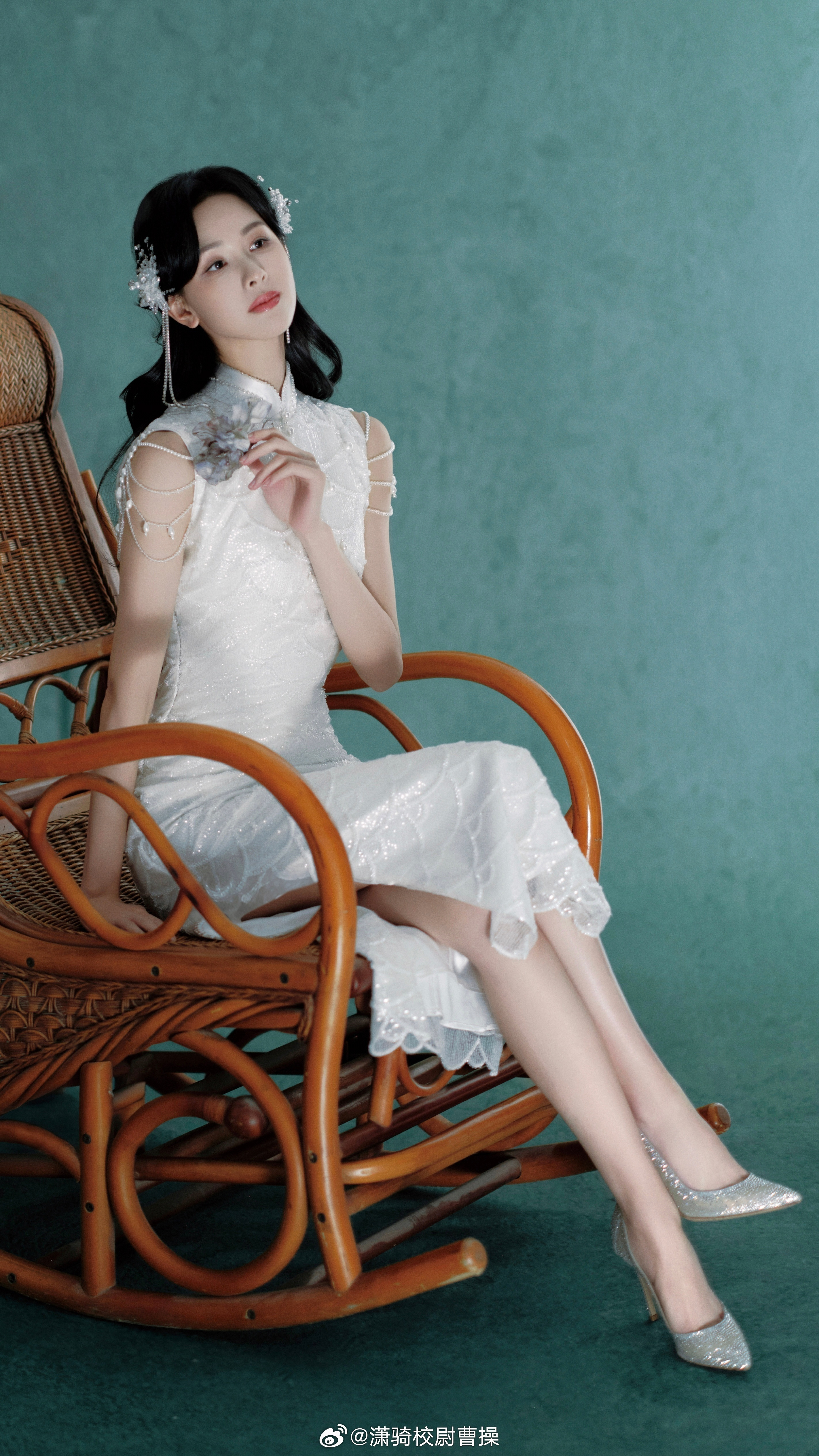 旗袍美人陈都灵，越素越美的嘟嘟期待陈都灵2025微博视界大会🔔陈都灵热舞​​