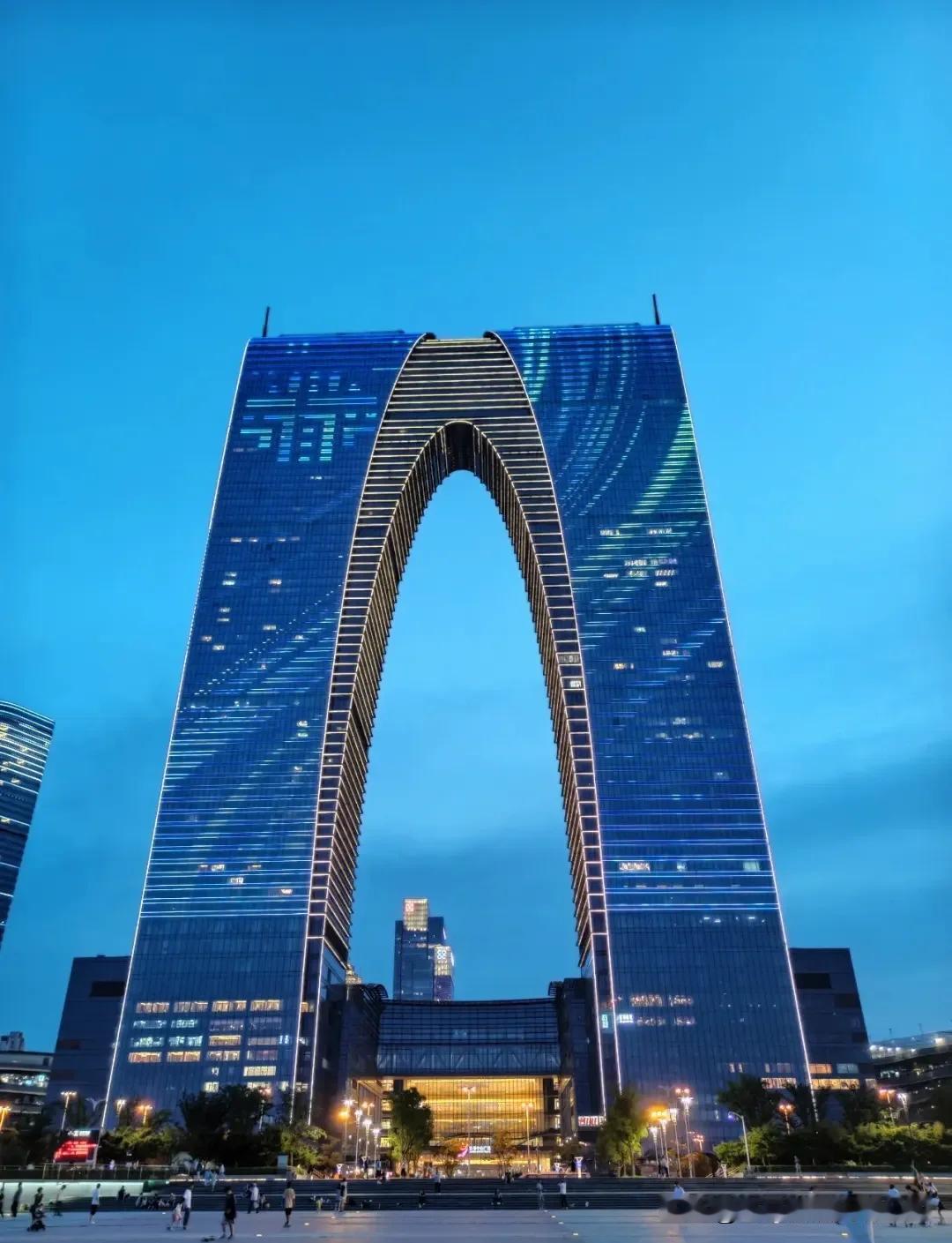 苏州市A股上市公司市值十强1.东山精密目前每股211.39元，总市值387