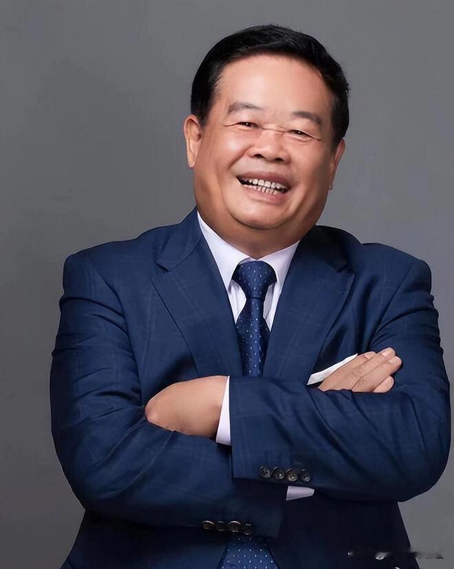 曹德旺一直都是个聪明的人，八十岁交棒给大儿子，而不是之前一直外传的女婿，原因