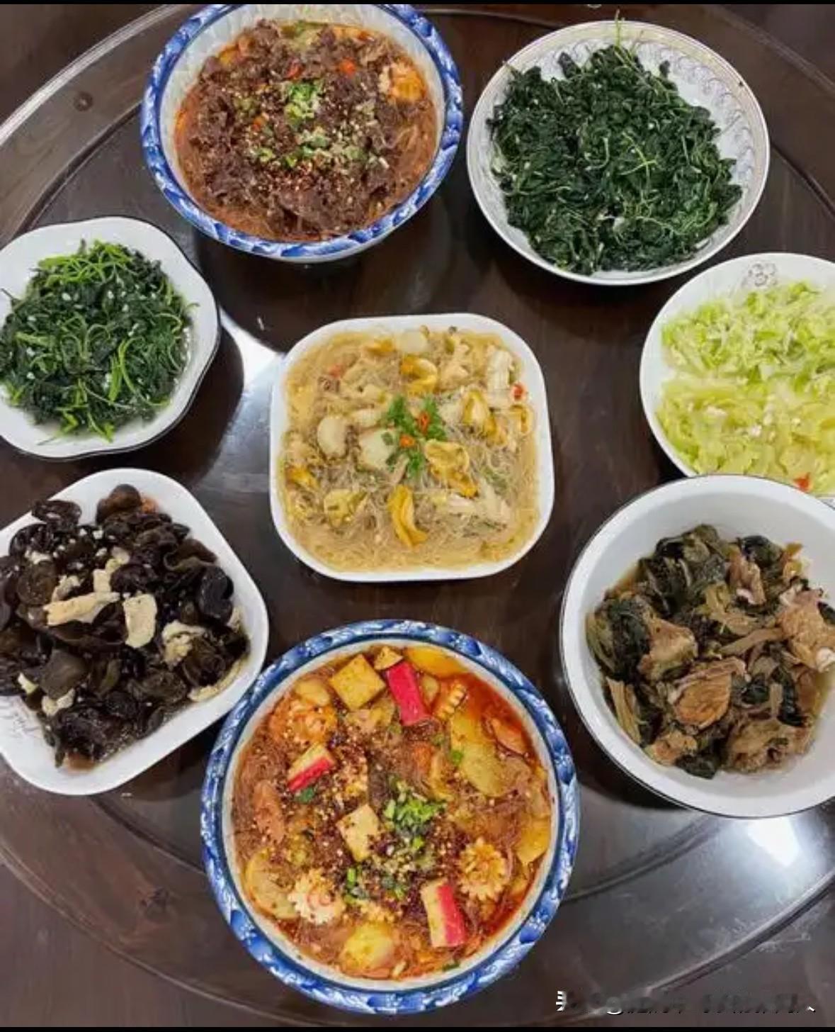 昨天和妹妹约好，各自带着孩子回娘家吃饭，可这顿饭，却吃得我心里五味杂陈，也彻底让