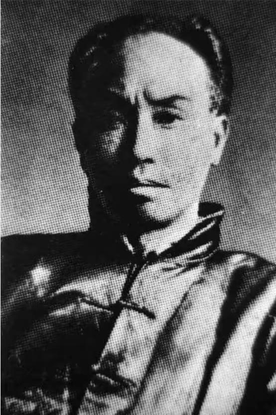 陈独秀的二叔很有钱，可惜没有子嗣。他怕自己死后财产后继无人，所以派两个伙计去北京