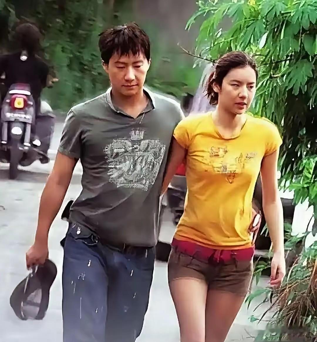 三十年零绯闻男星粉丝横跨四代，新老交替追星模式大不同近些年老歌星黎明被拍到在街