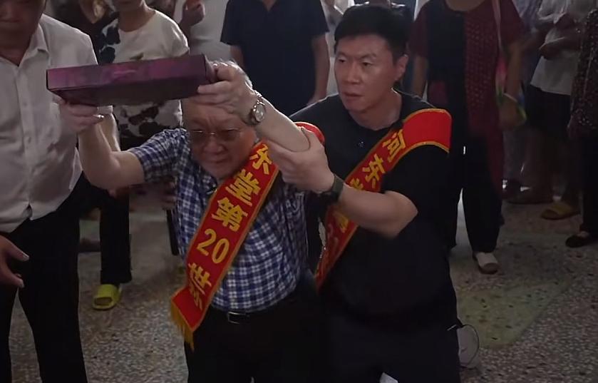 宝岛台湾媒体人柳杰克是“暗独”？台湾知名媒体人柳杰克先生近日带着82岁老父亲回
