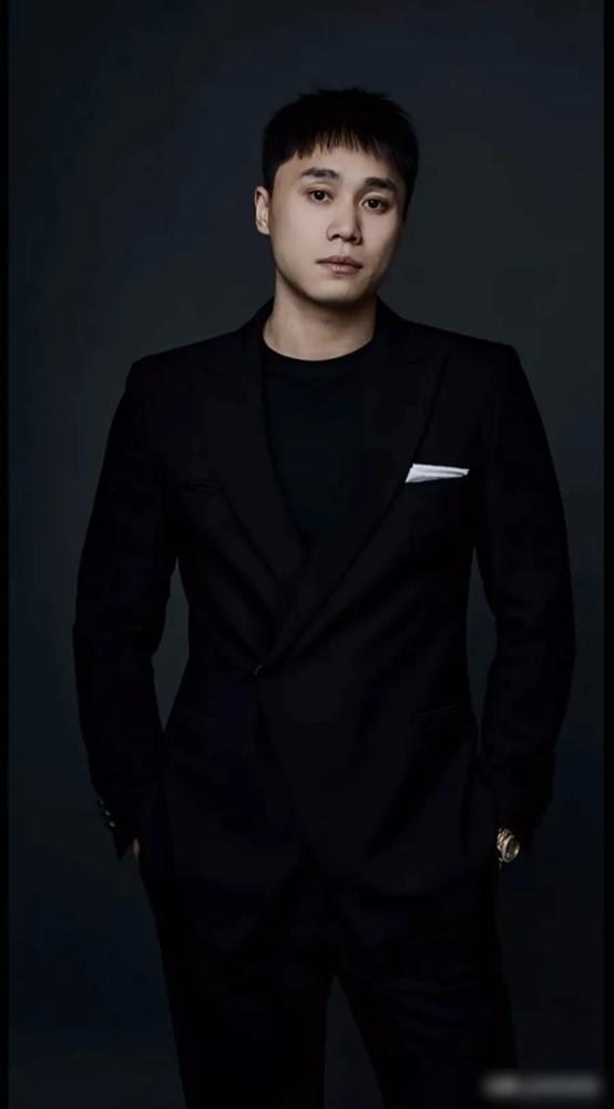 我不知道刘二狗是被谁陷害了，真是树大招风，想让他死的人很多。可是他组织的泳池派队