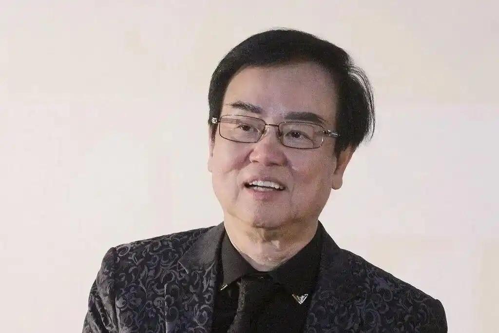 6月9日，香港电影人黄百鸣因内幕交易罪于香港西九龙裁判法院被判处入狱5个月，并处