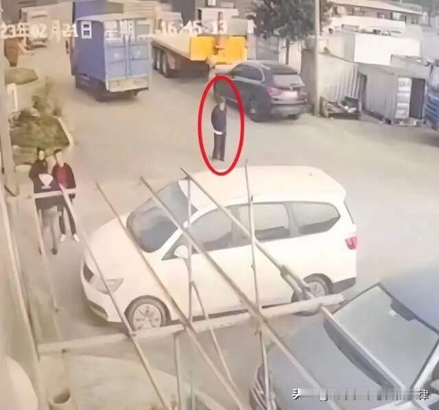 95岁老人车祸身故引发司法大讨论：责任划分与量刑争议背后的温情与理性！广东阳