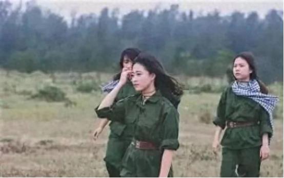 1985年中越侦察兵伏击，越军女卫生兵从我潜伏哨前0.5米走过毫无察觉，这