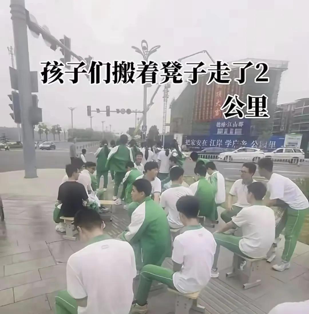 某种程度上来说，四川患病男孩的同班同学走去走去医院的路上，压根没意识到患病男孩的