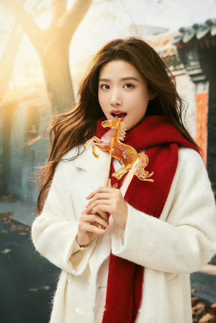 卢昱晓海马体新年照，又萌翻了有点意思啊