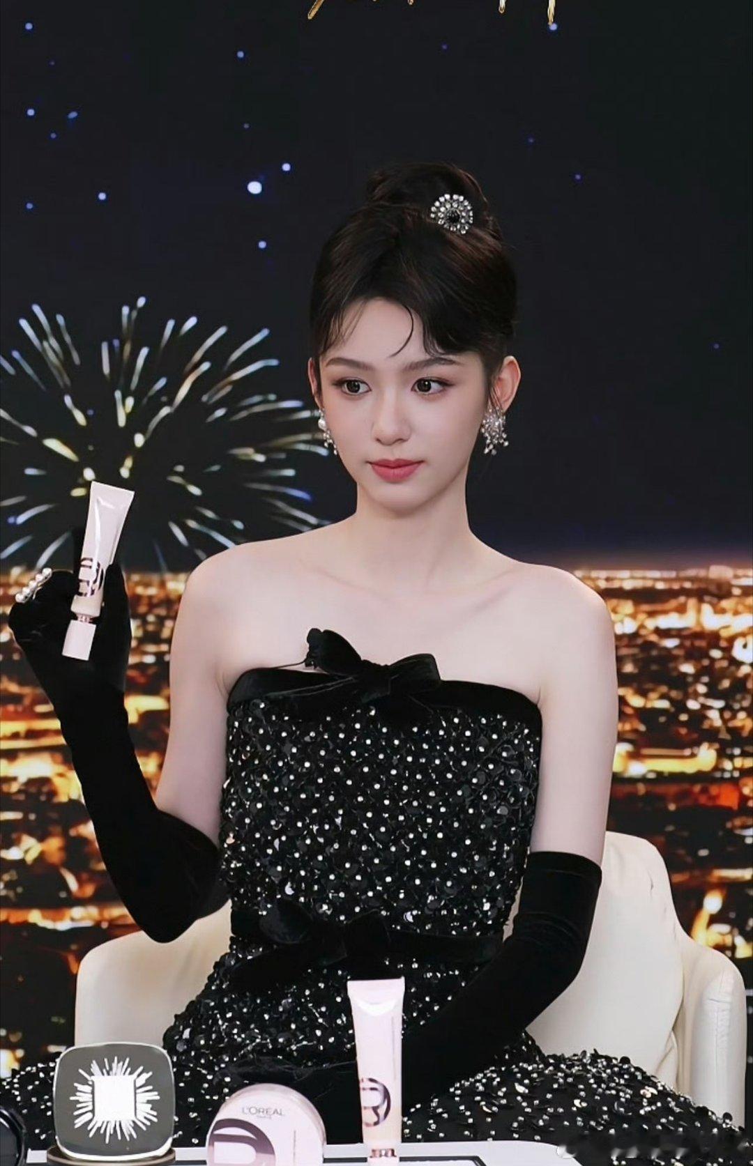 周也、卢昱晓今日活动状态