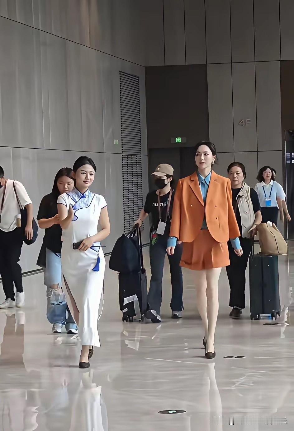 难怪会成为明星，没有对比就没有伤害！