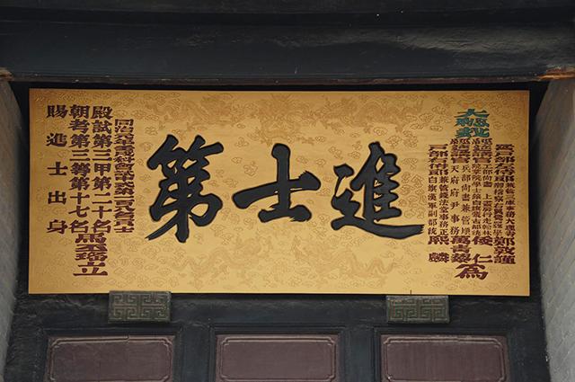 16岁中进士，估计在娘胎的时候，四书五经已经背了一大半了。明代内阁首辅杨廷和算