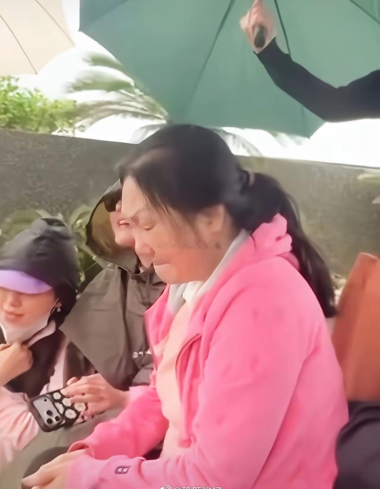 小S为大S庆冥诞，看到徐妈妈一直忍着不哭，真的好难受​​​