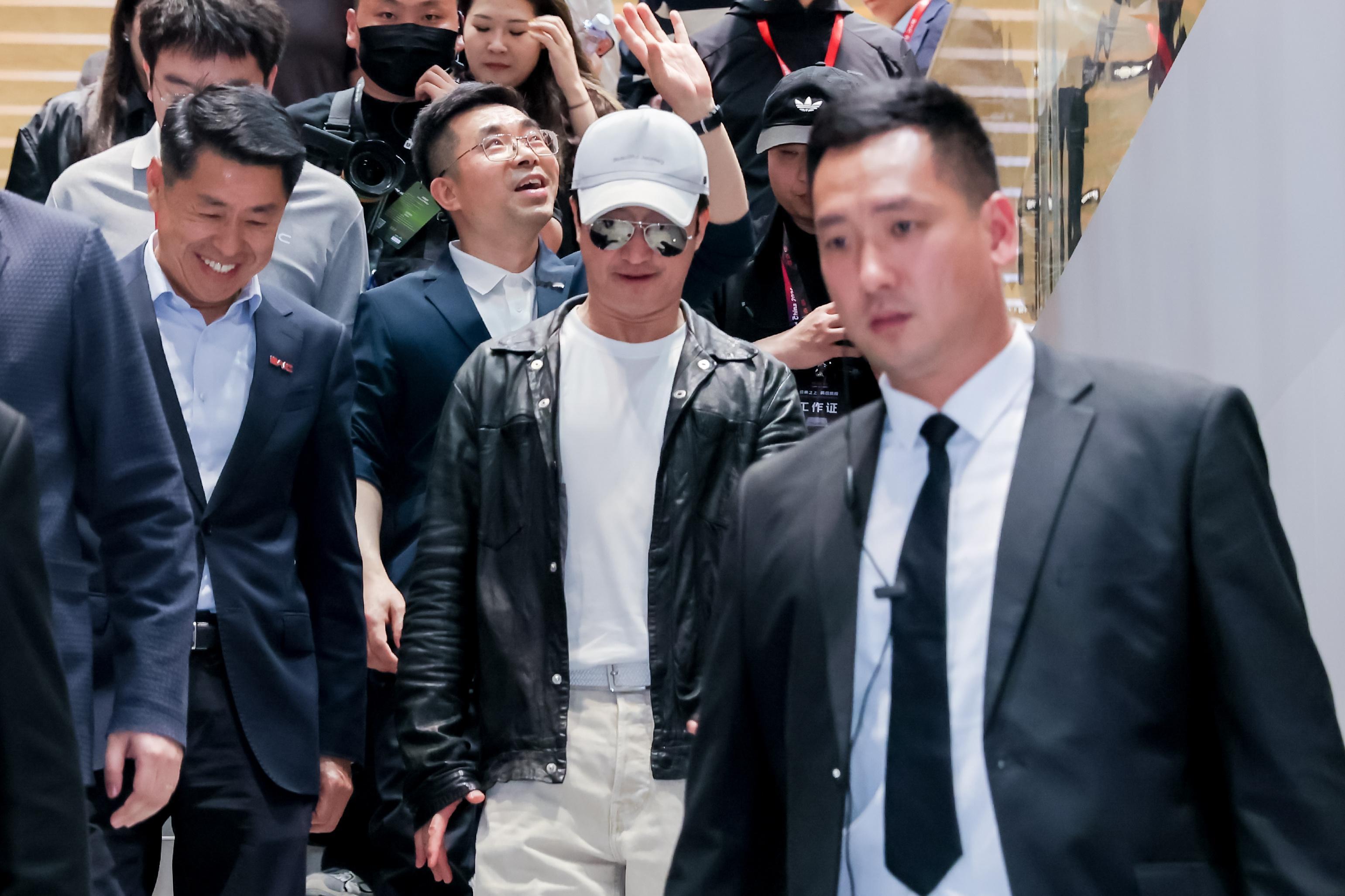 北京81展台偶遇吴京20万级方盒新选择北京81聂远看完，吴京看完。我合理怀疑，