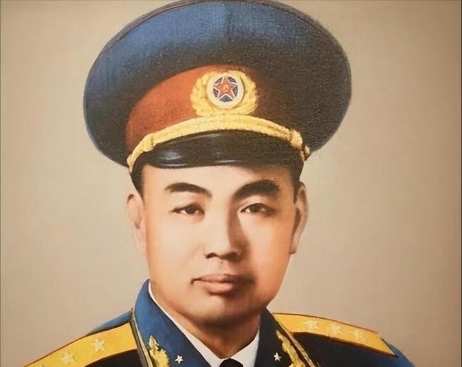 1955年，许世友得知自己授衔上将，开怀畅饮。酒酣时电话响起，大扫其兴，便不耐烦