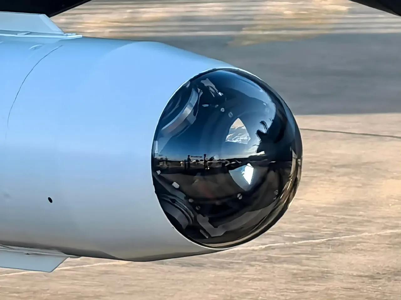 霹雳10，蓝星最强近距格斗空空弹，为配套五代机而生的第四代空空弹。推力矢量技术、