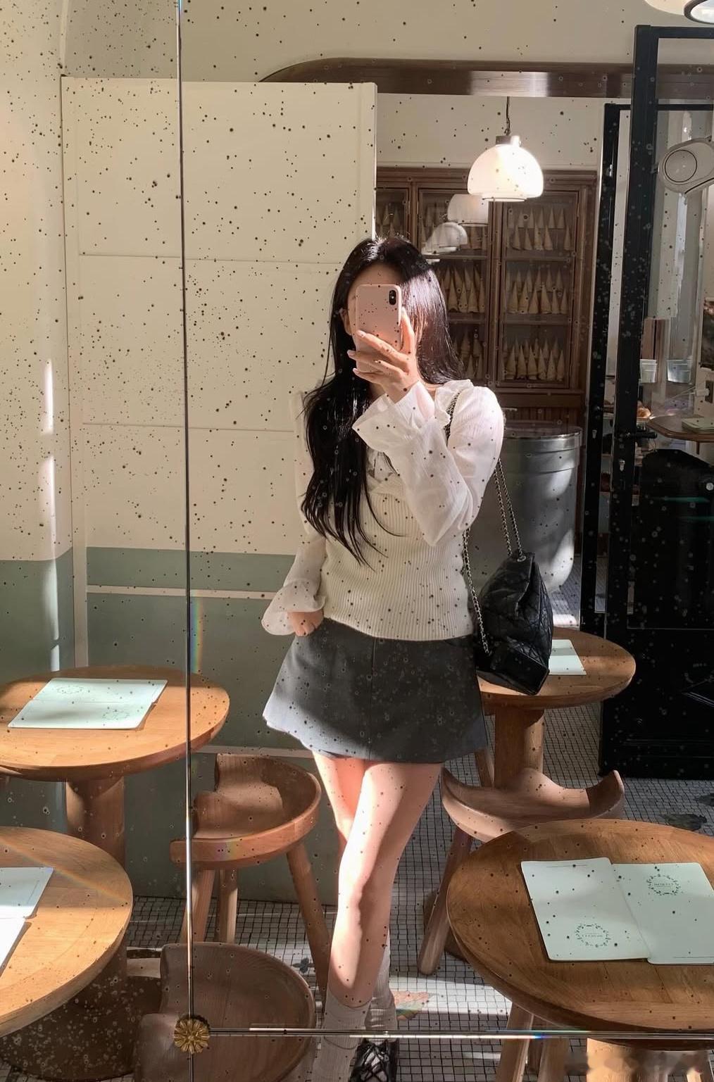 《为什么上班是没有意义的》街边有个水果店，店里6个员工一个店长。员工工资加绩效奖