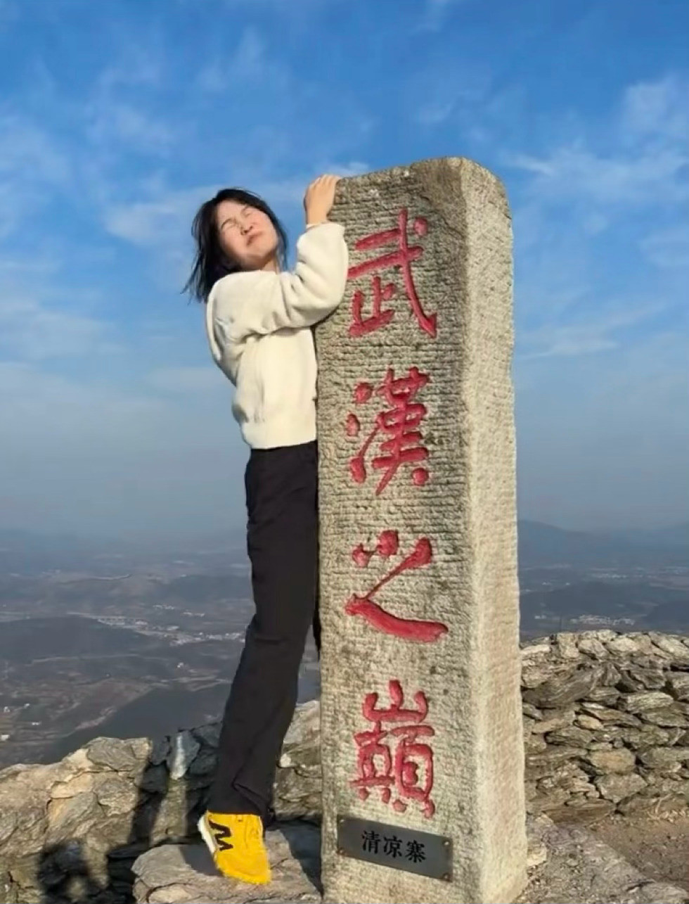 小姐姐有点调皮啊