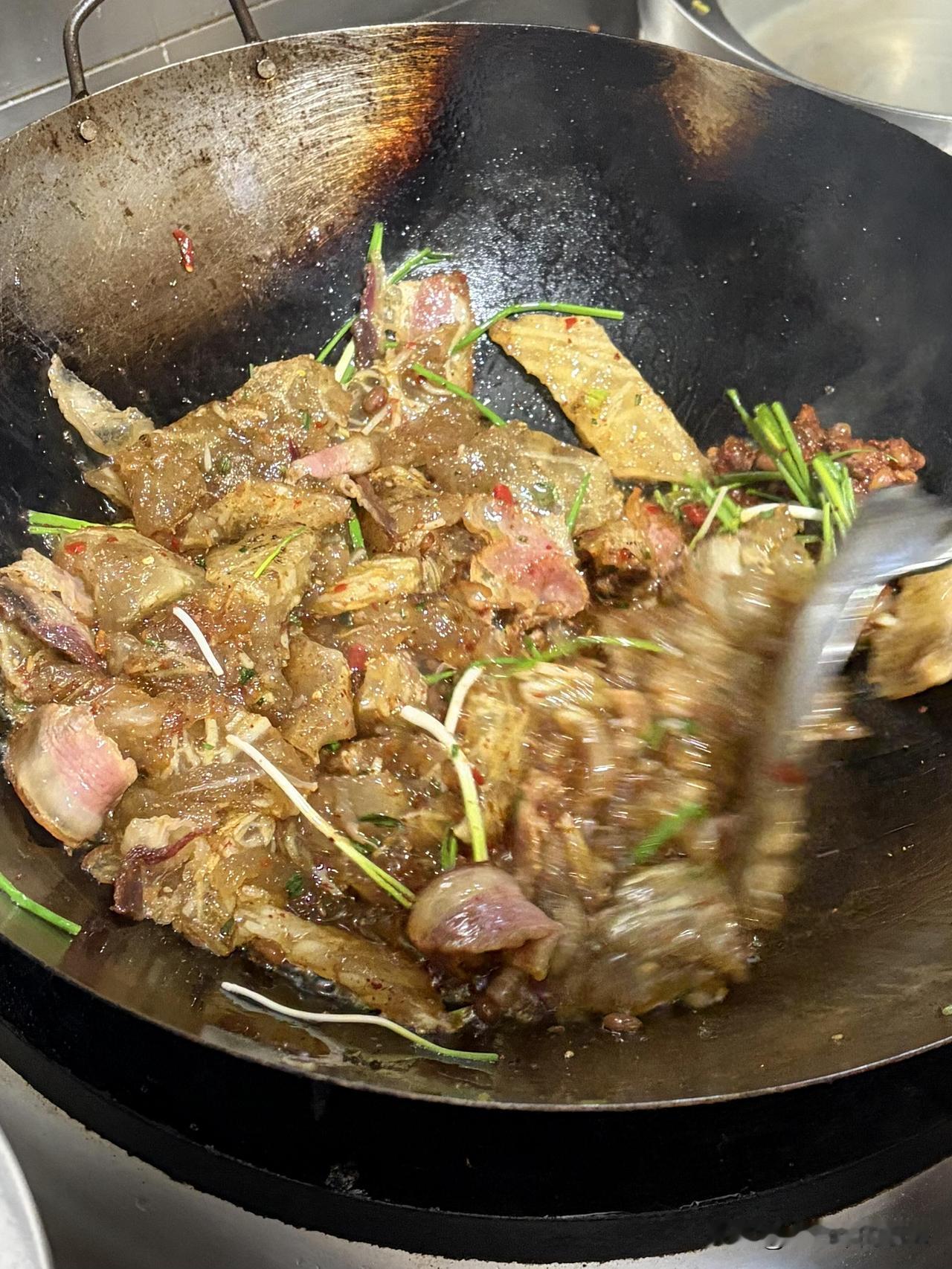 红薯粉炒腊肉！谁懂这道菜到底有多好吃大火大锅炒的菜真的超级香！如果一定要选一