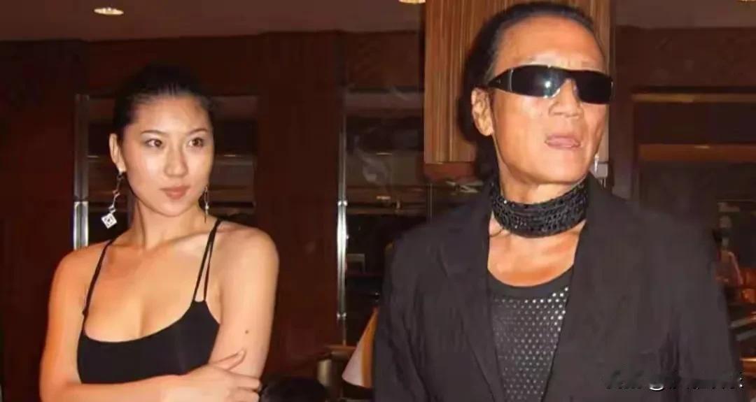 谢贤前女友Coco，忍不住哭了！7月25日，谢贤前女友Coco终于复播了。