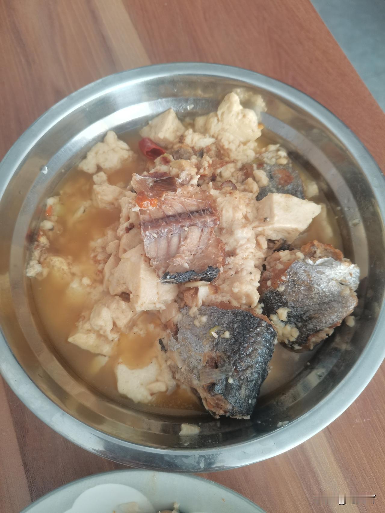 因为我住的地区是渤海湾，所以一些海产品比较便宜。十一的时候，燕鱼五六块钱一斤