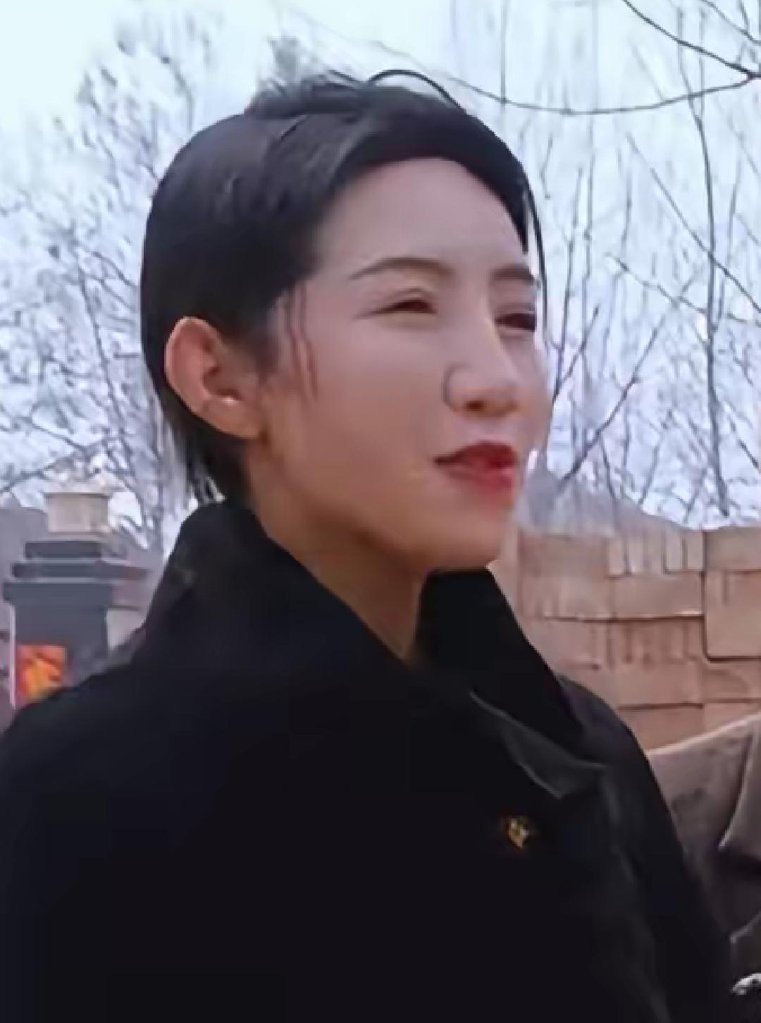 网红麦小登在老家盖房子的事情又出岔子了，邻居跳出来反对干扰，导致新房建设计划又要