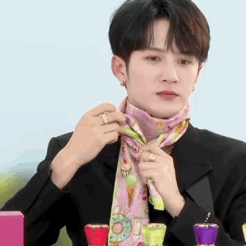 檀健次找的这个女朋友真的太小了，她哪怕就是同意也是因为无知，男方一把年纪了还不知