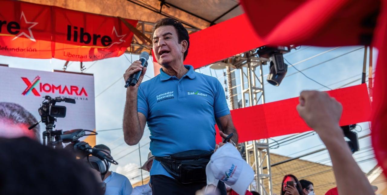“若我当选，立即恢复与台湾关系！”阿斯夫拉在华盛顿的演讲台上挥拳时，台下美国政客