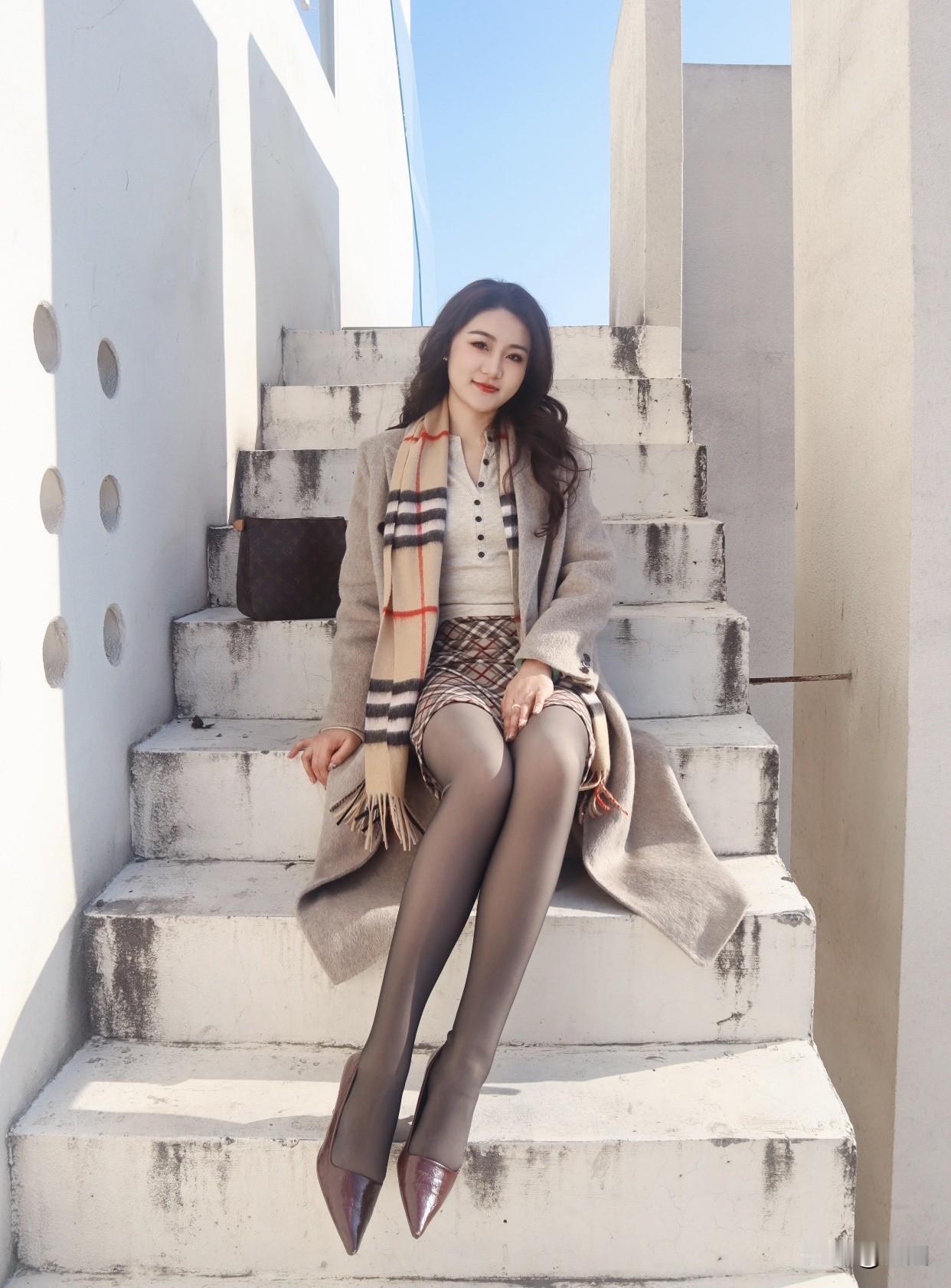 高级感穿搭，温柔风穿搭。风衣围巾高贵的气质中不失高级感温柔