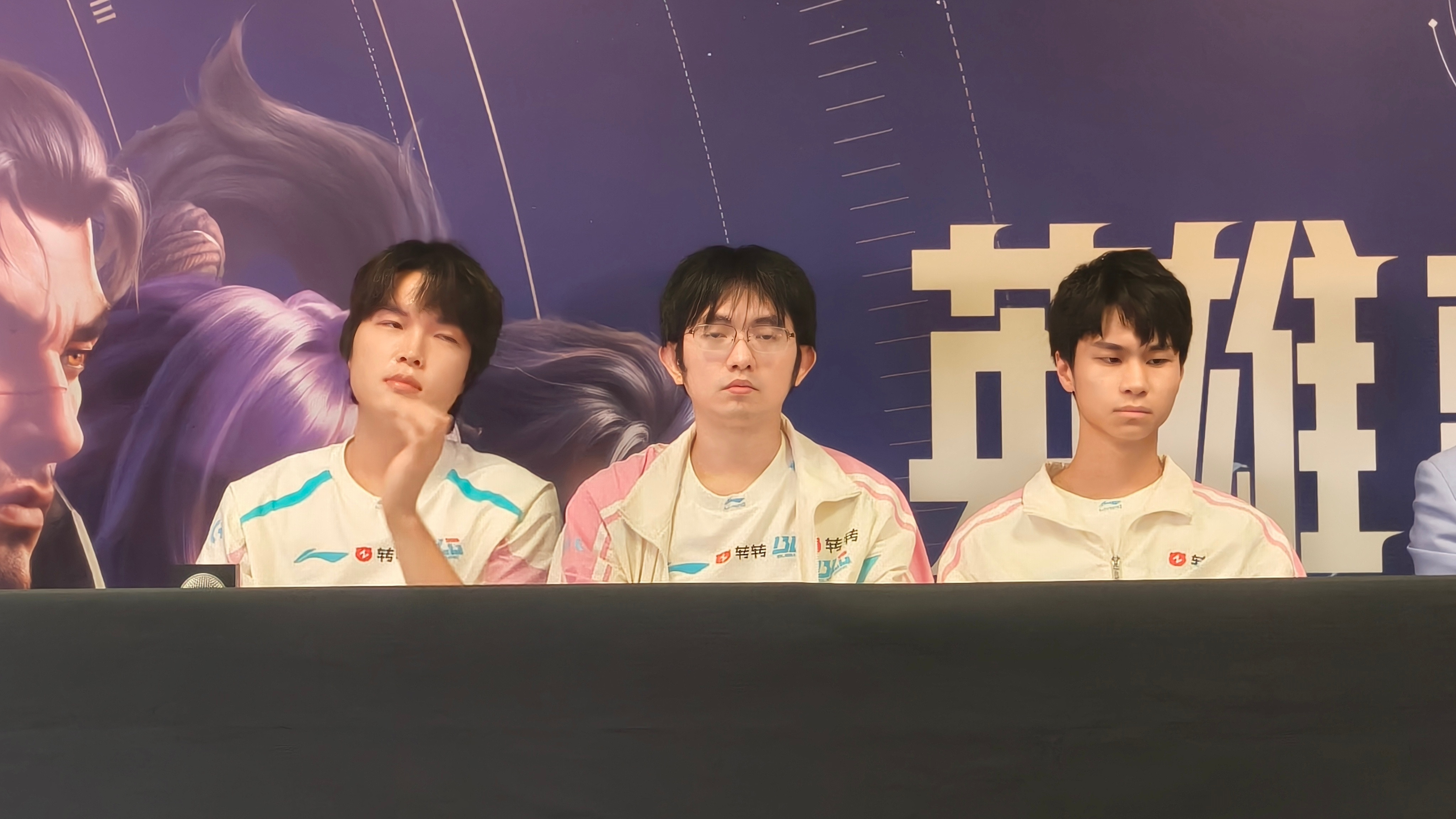 BLG群访📷哥哥弟弟们，你们好像没在一个次元里英雄联盟赛事官方