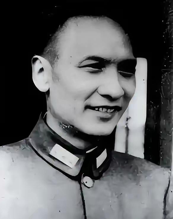 1950年，陈赓被任命为云南省主席，并没有给“和平起义”的卢汉。不过，当陈赓说明